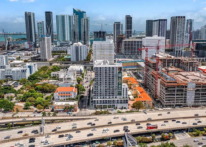 Charming 3-Bed Mins From Brickell With Free Parking