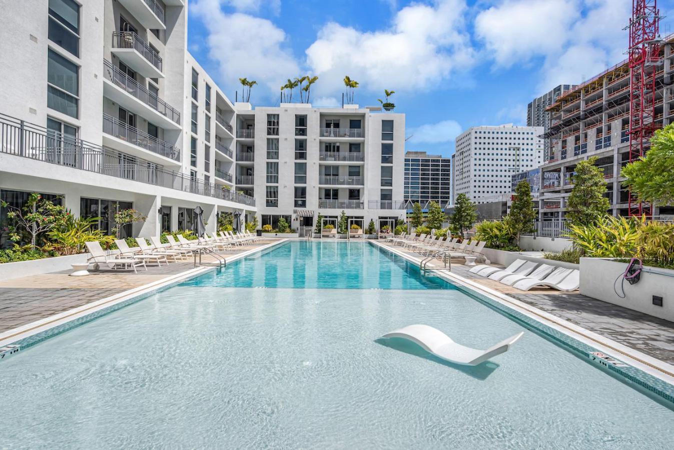 Charming 3-bed Mins From Brickell With Free Parking Apartment