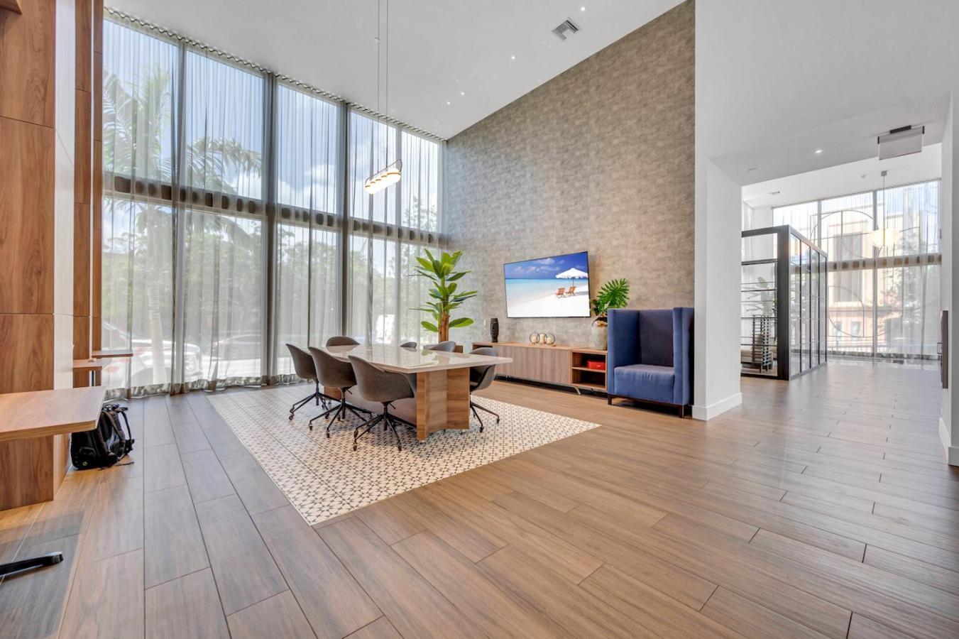 Apartment Charming 3-bed Mins From Brickell With Free Parking *