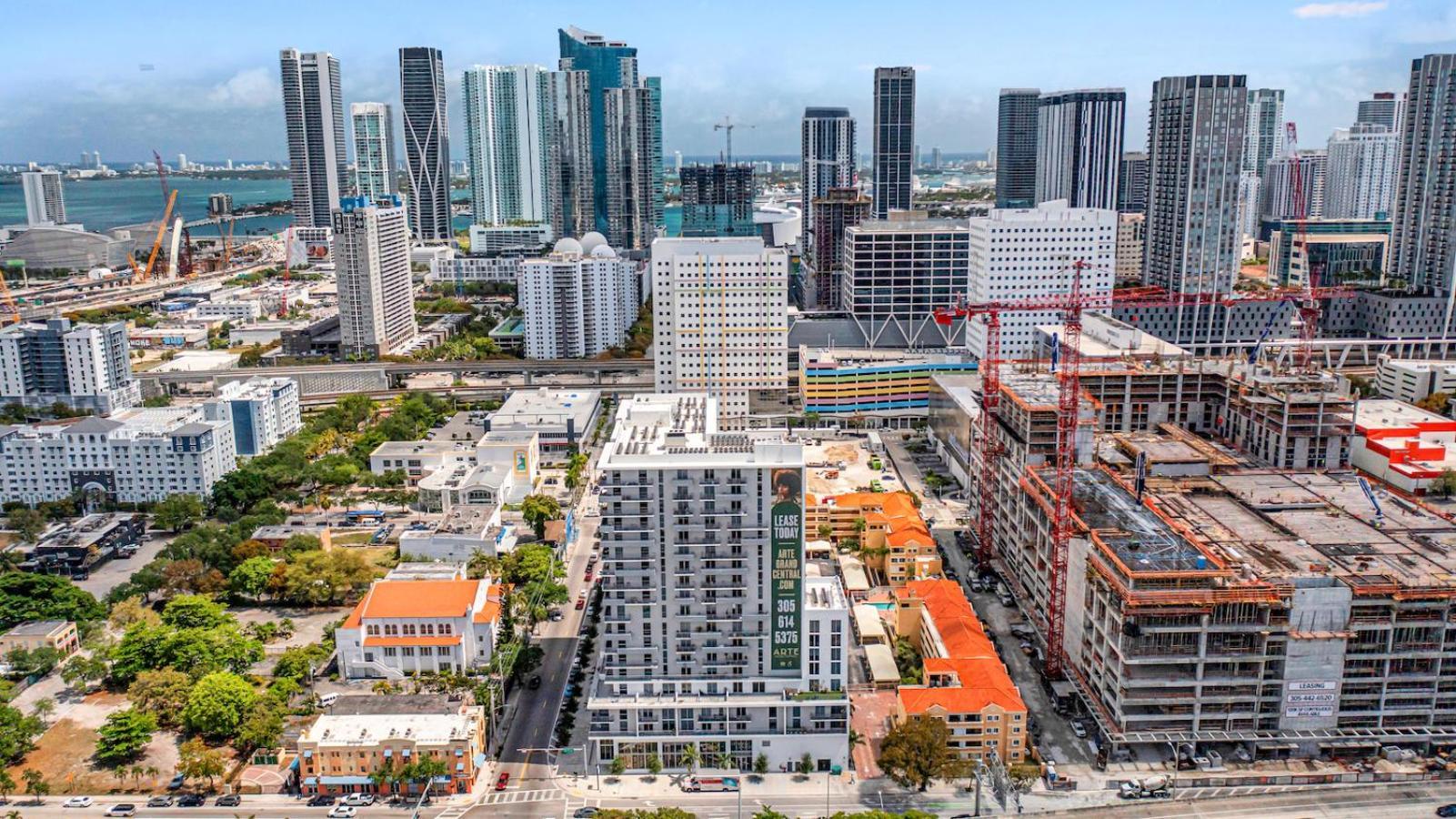 Charming 3-bed Mins From Brickell With Free Parking Apartment
