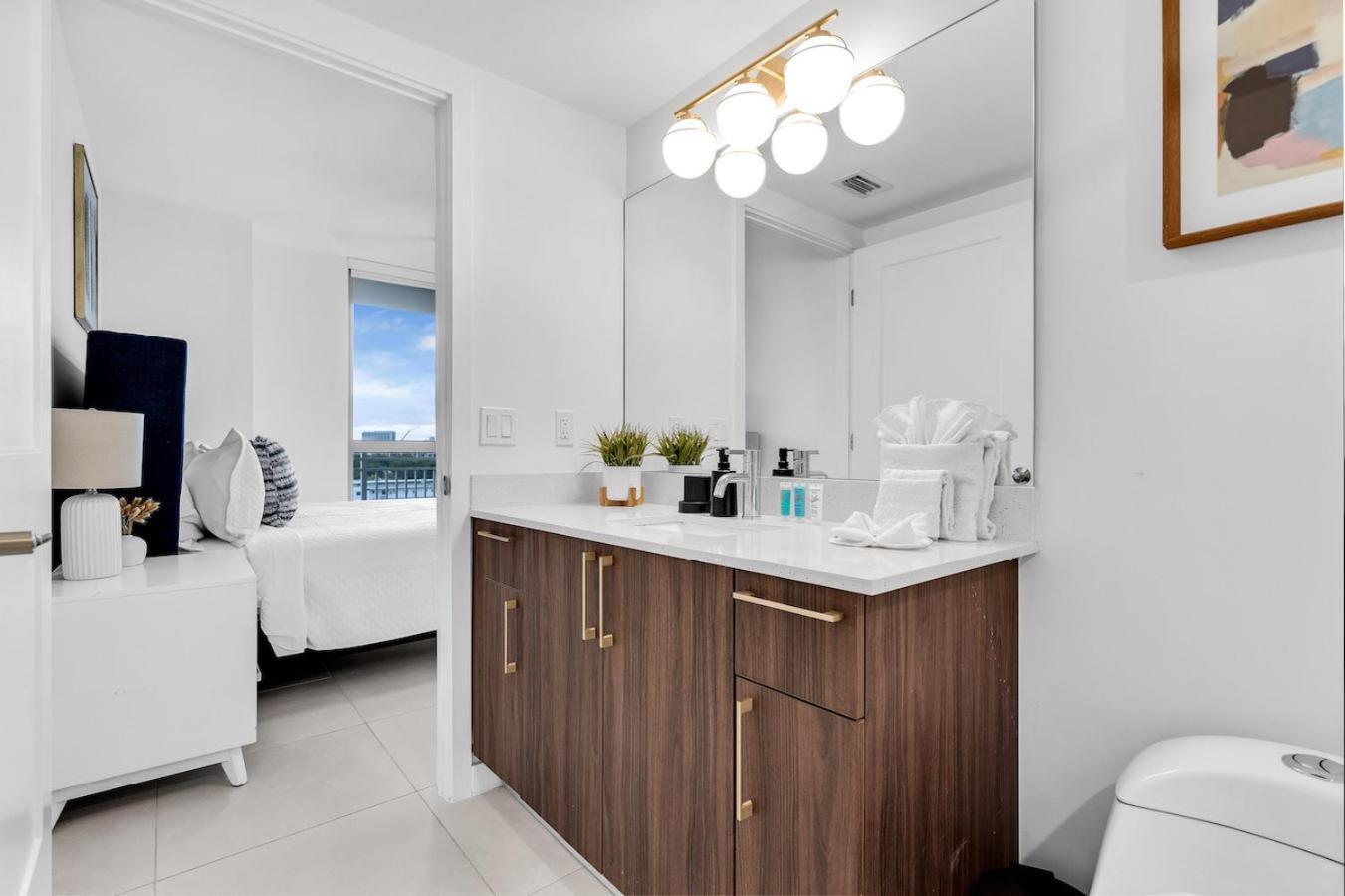 Charming 3-bed Mins From Brickell With Free Parking Apartment *