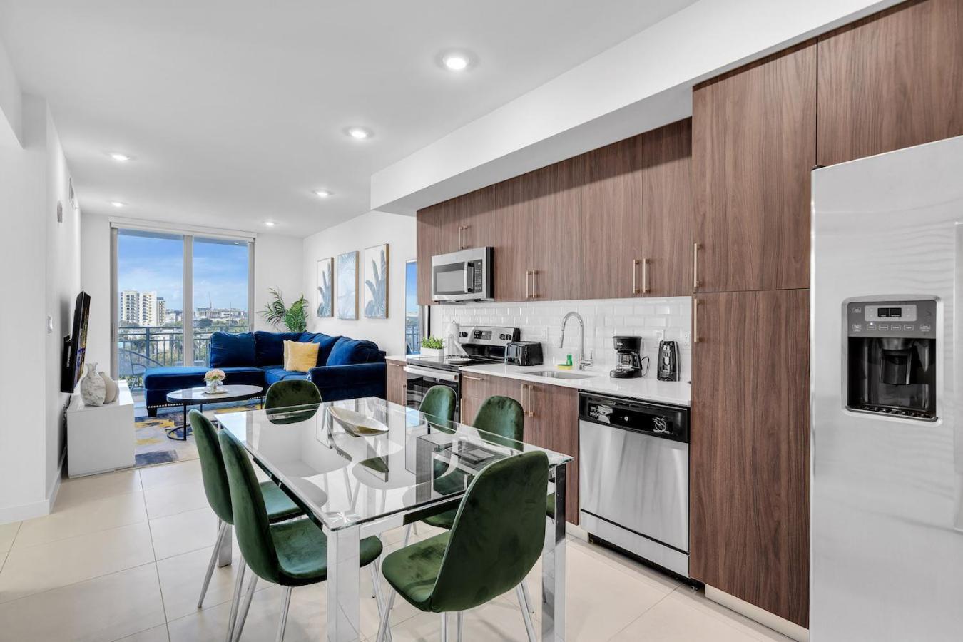 Apartment Charming 3-bed Mins From Brickell With Free Parking *